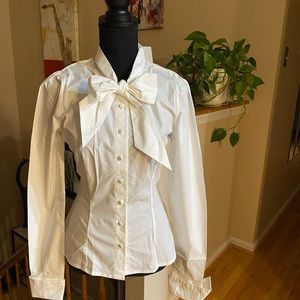 Women’s white bow blouse. Size 8 (fits size 6) bust 34 C